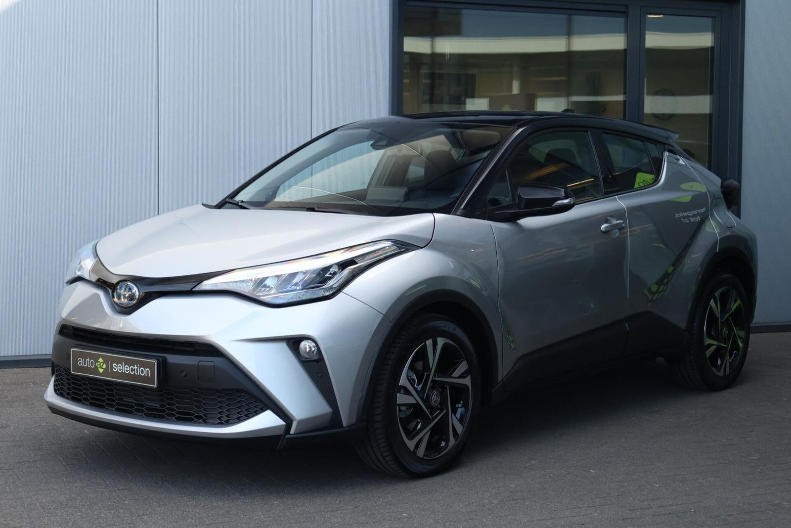 Toyota C-HR 1.8 Hybrid Dynamic - Samsaru's Car Outlet