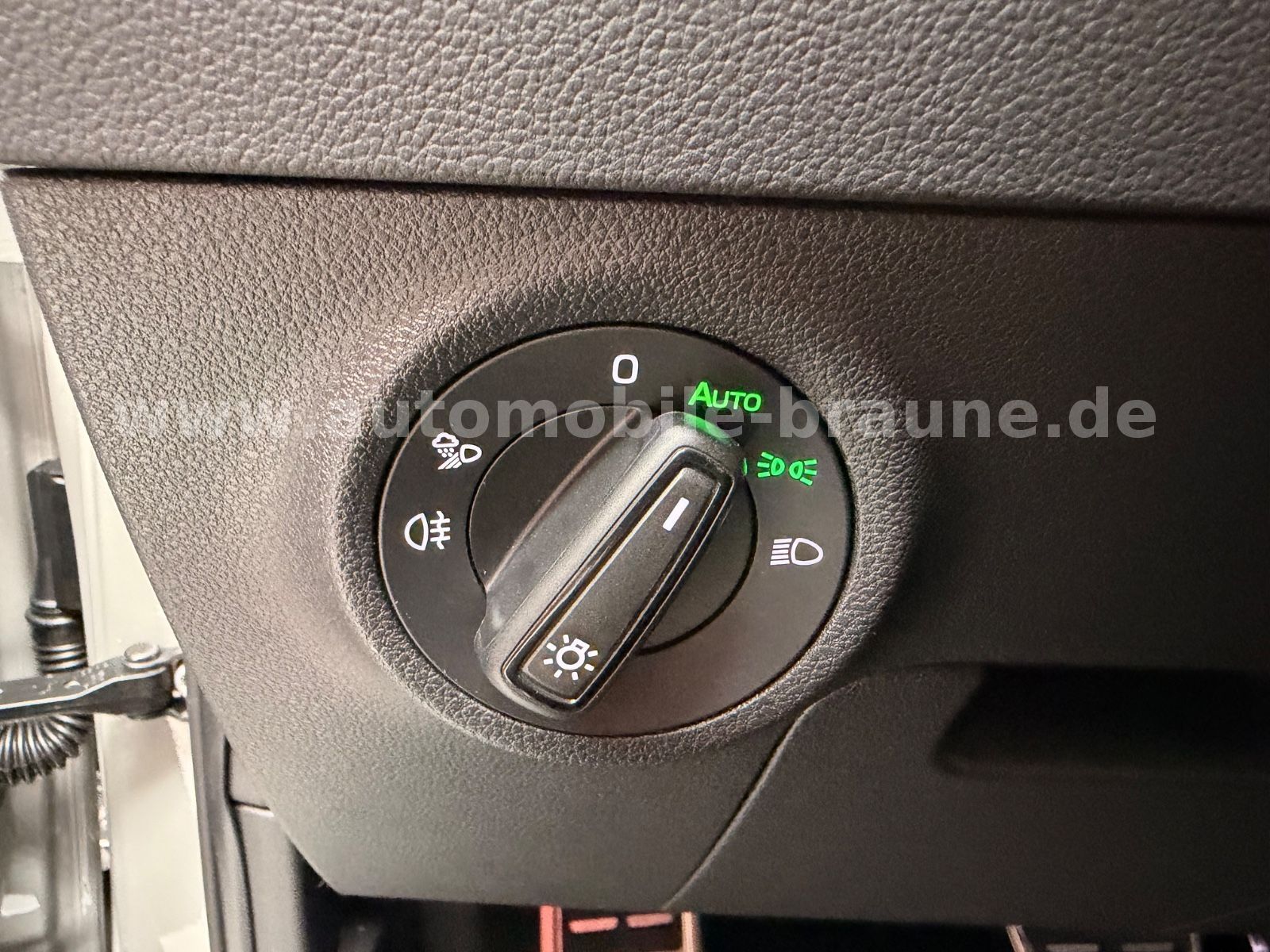 Skoda Karoq 1.5TSI DSG SPORT*PANO*SOUND*360*ASSIST*AHK