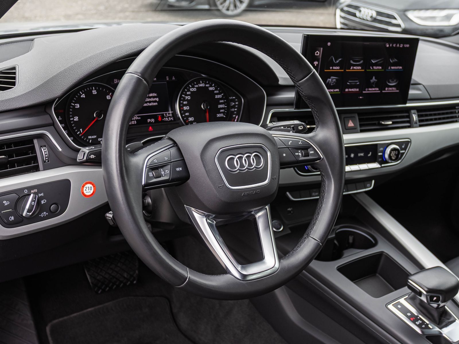 Audi A4 Avant 35TFSI Stronic - Samsaru's Car Outlet