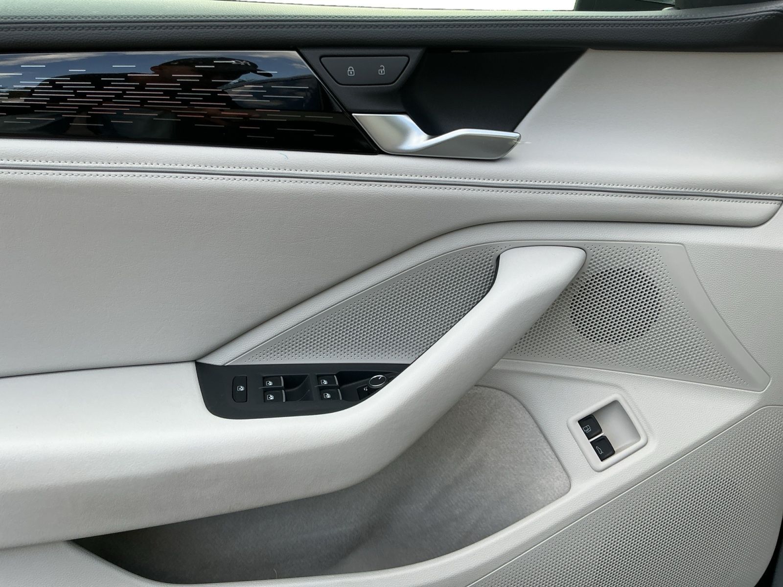 Volkswagen Passat Variant 1.5 eHYBRID ELEGANCE 5JG+NAVI+AHK