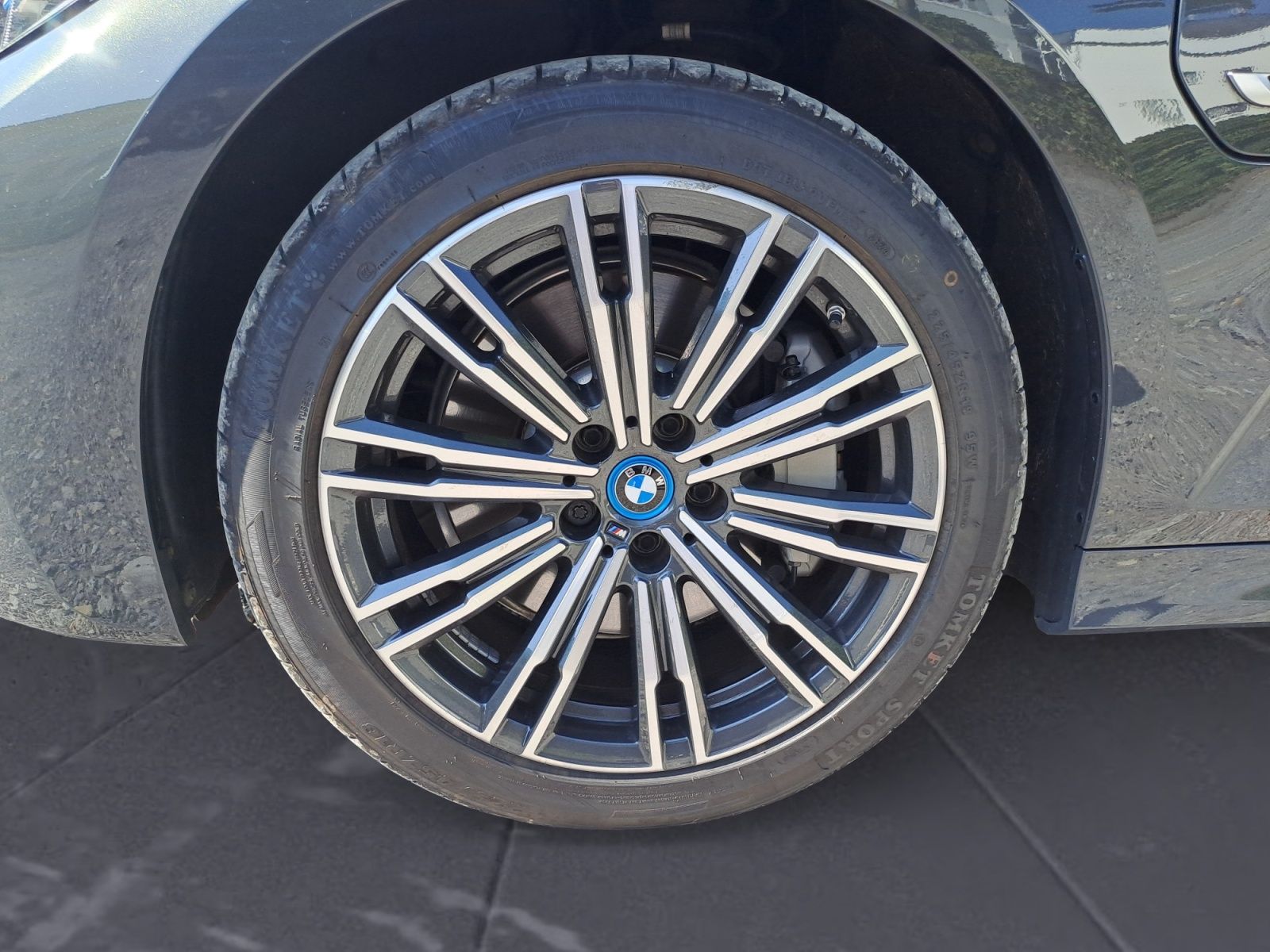 BMW 330e M Sport - Samsaru's Car Outlet
