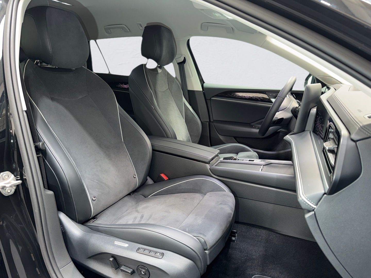 Volkswagen Passat Variant 1.5 eTSI eHybrid DSG BUSINESS HEA