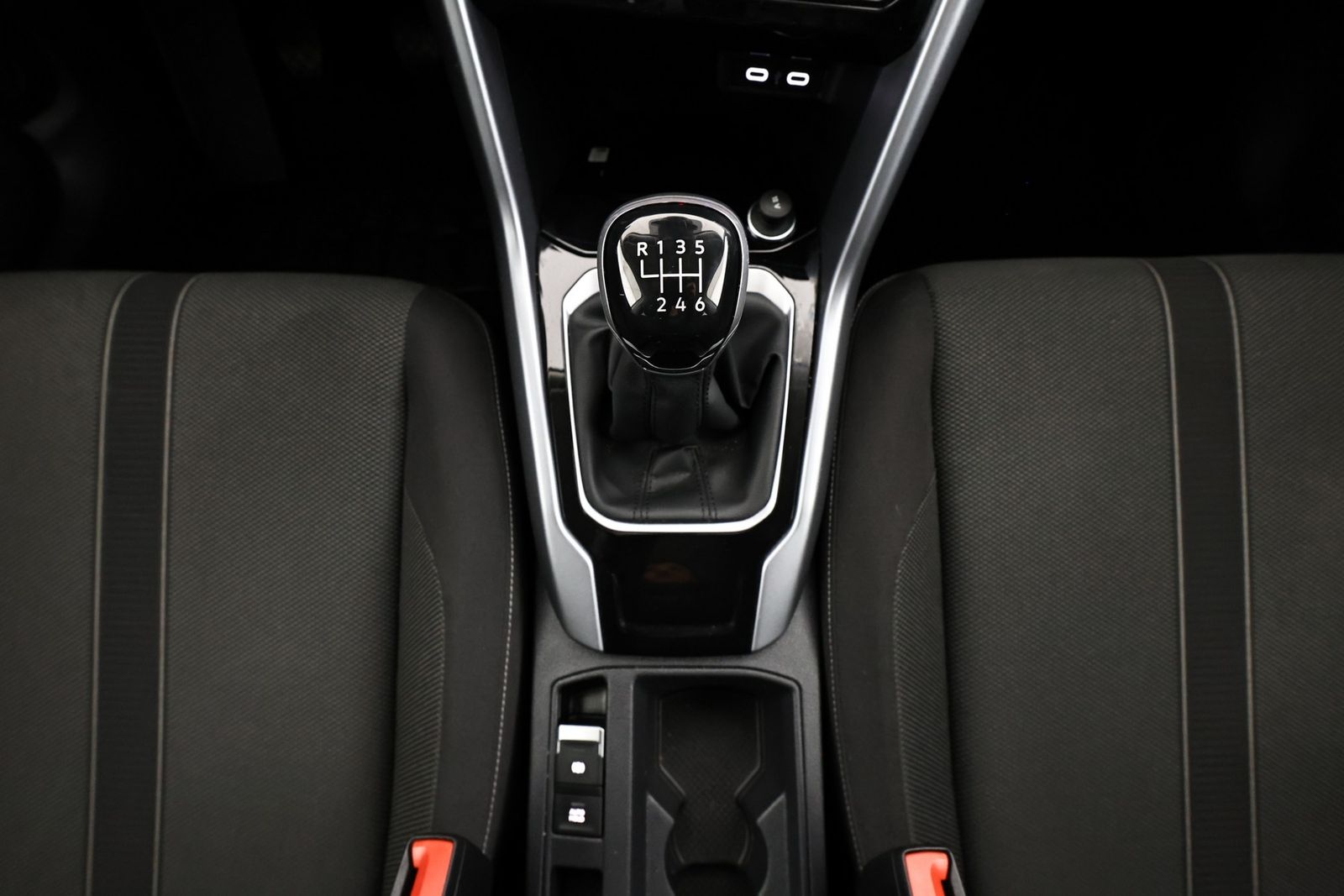 Volkswagen T-Roc 1.0 TSI Life - Samsaru's Car Outlet