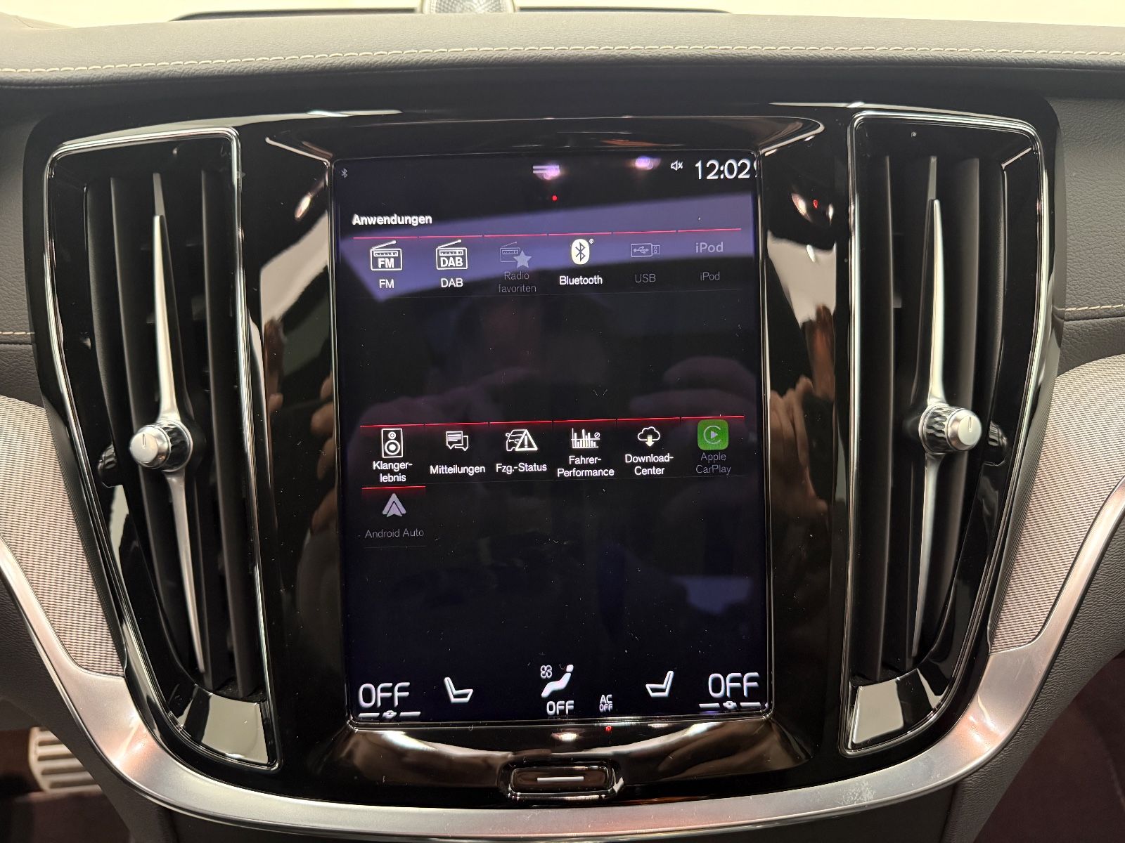 Volvo V60 Kombi Plus Dark Recharge Plug-In Hybrid AWD