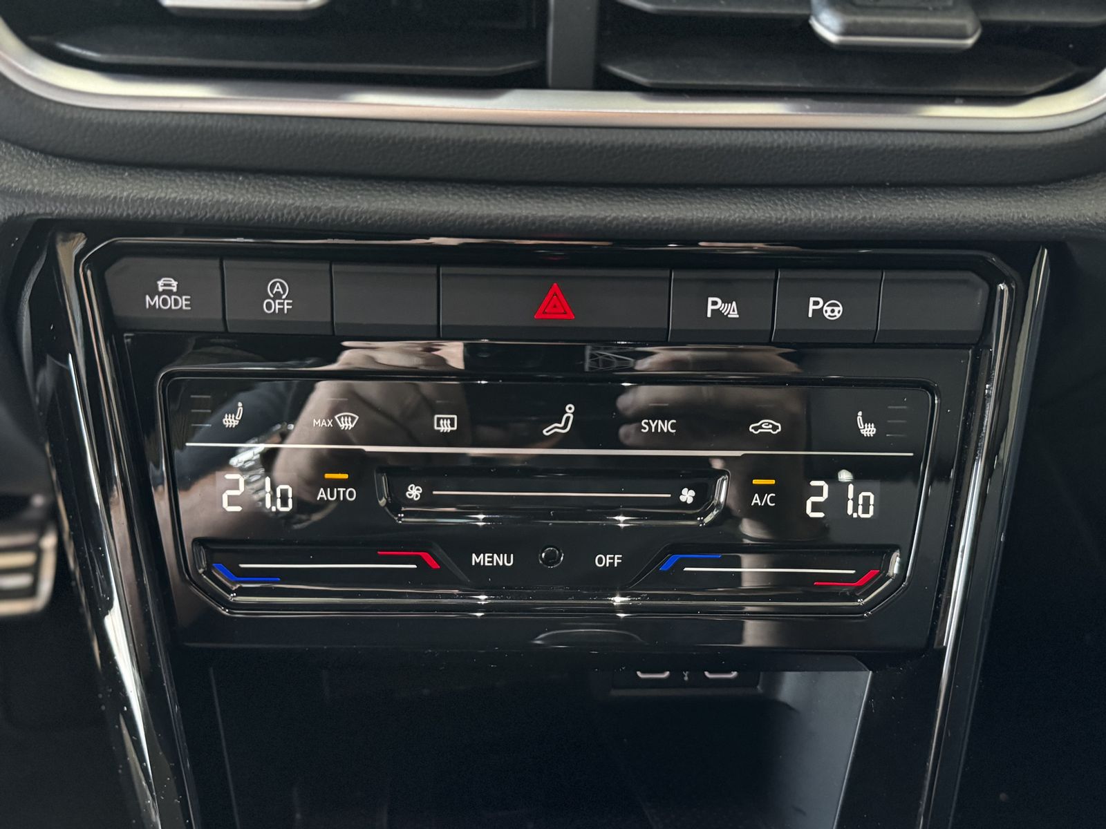 Volkswagen T-Roc 1.0 TSI R-Line - Samsaru's Car Outlet