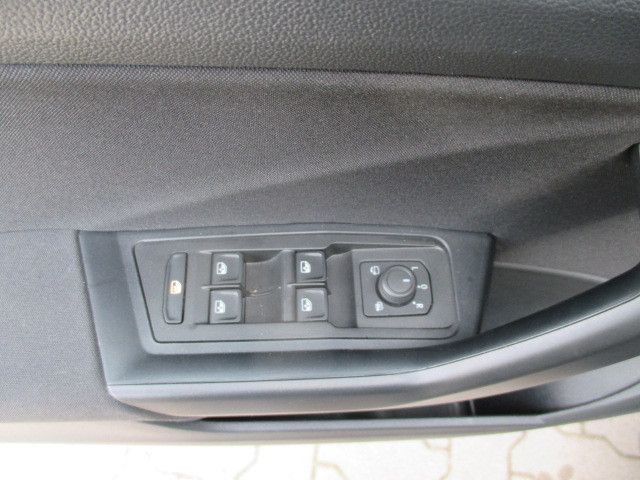 Volkswagen T-Roc 1.5 TSI DSG Life - Samsaru's Car Outlet