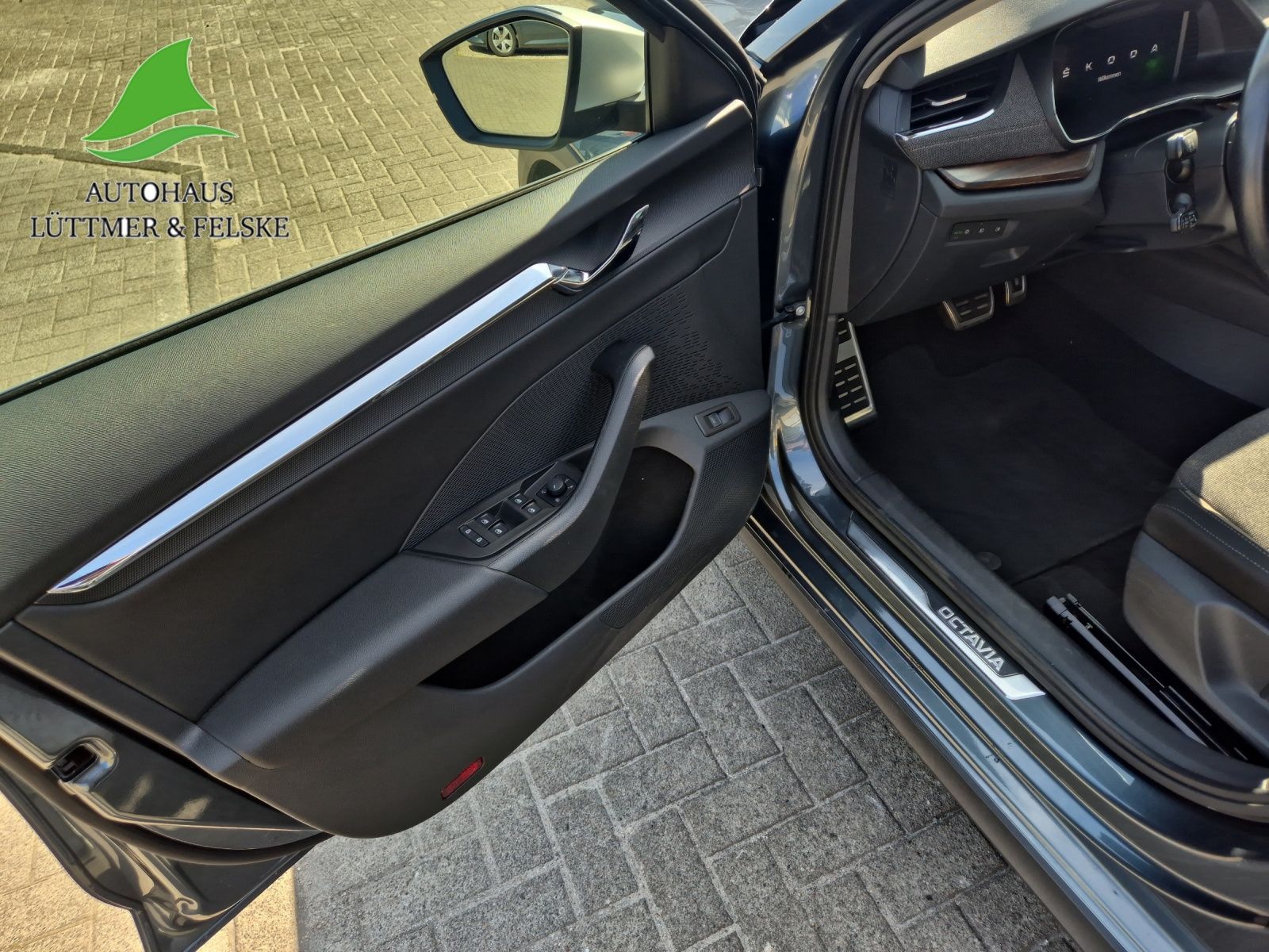 Skoda Octavia Combi 2.0 TDI DSG Scout 4x4 - Samsaru's Car Outlet