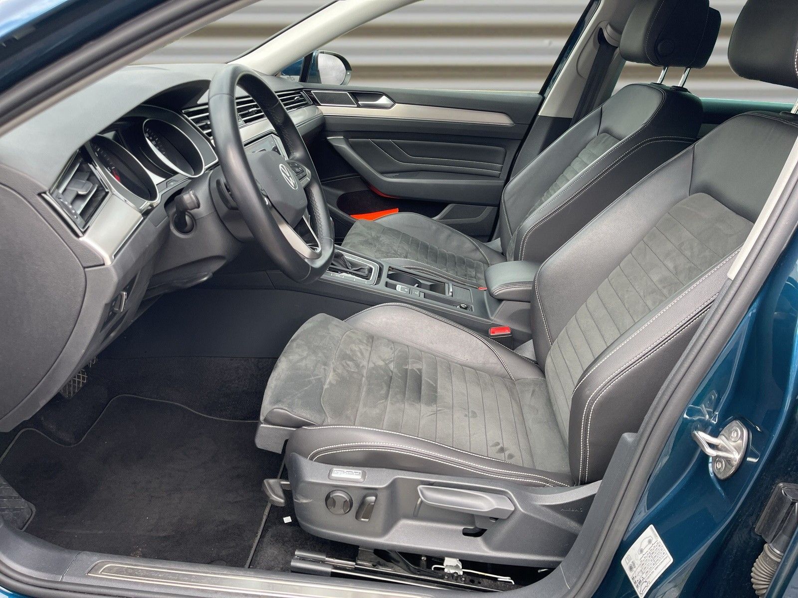 Volkswagen Passat 2.0 TDI Elegance DSG - Samsaru's Car Outlet