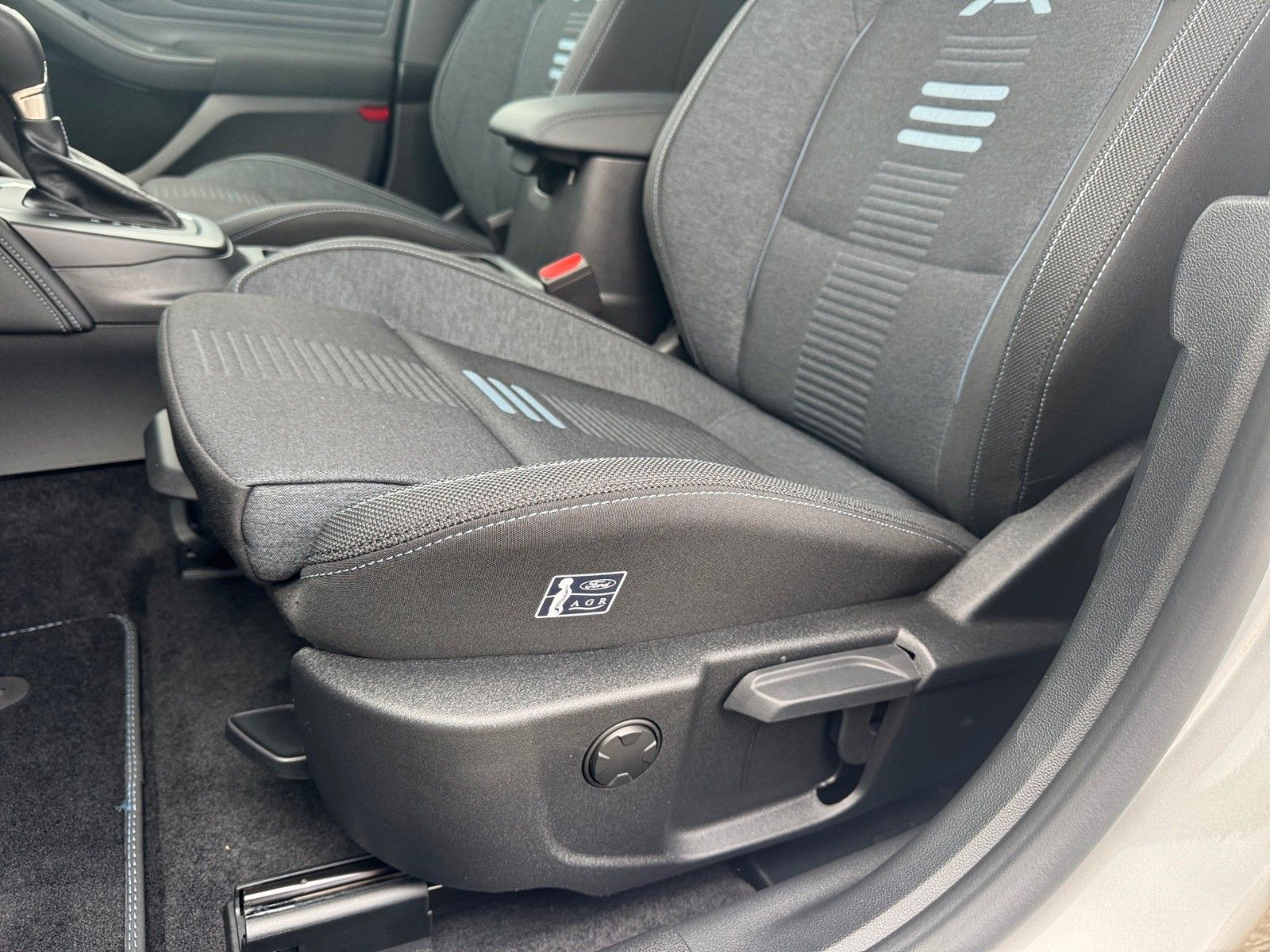 Ford Focus 1.0 HYBRID Aut. Active X |GJR|ERGO-Sitz|