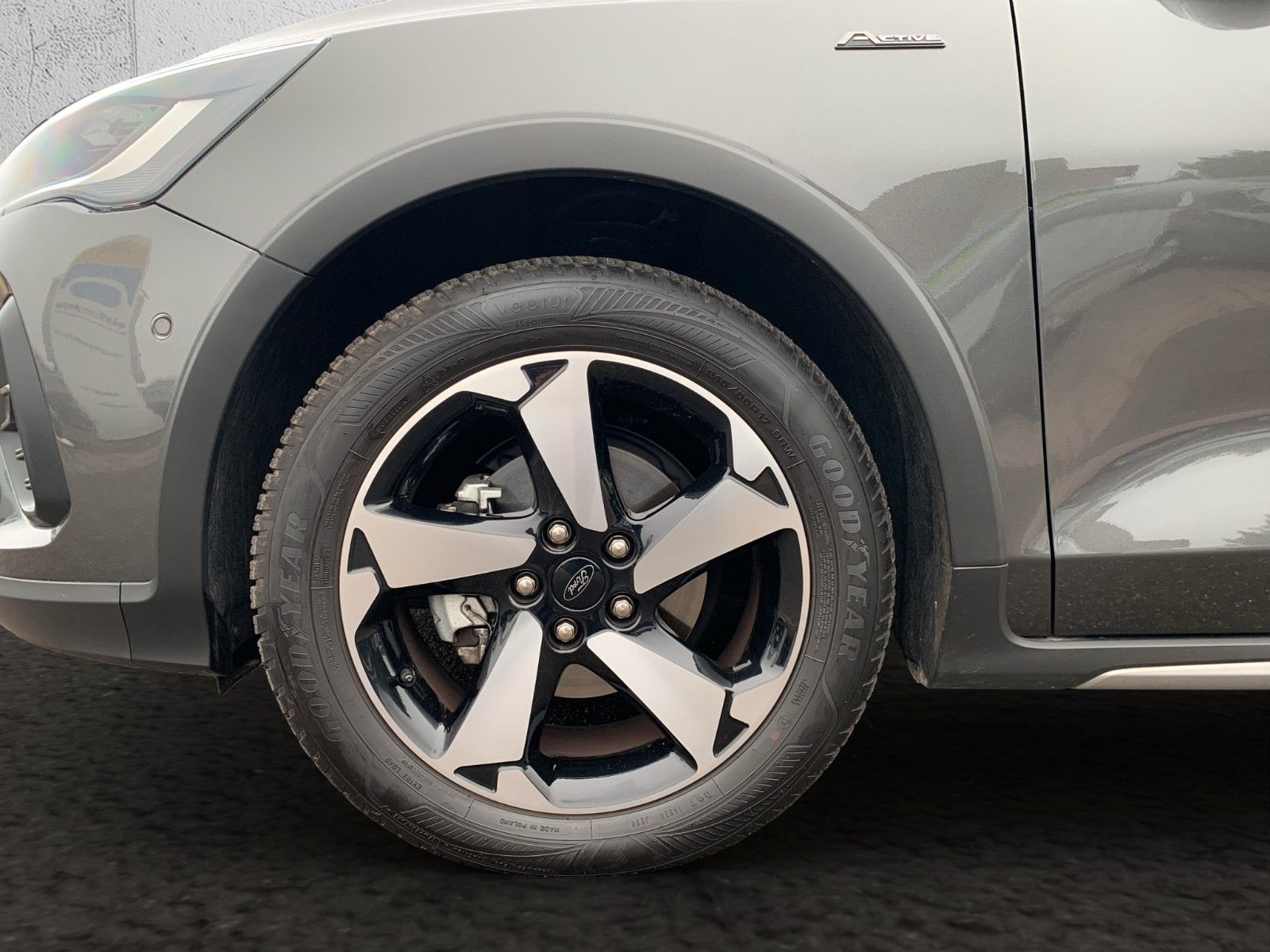 Ford FOCUS ACTIVE X+AUTOMATIK+NAVI+KAMERA+PANORAMA!