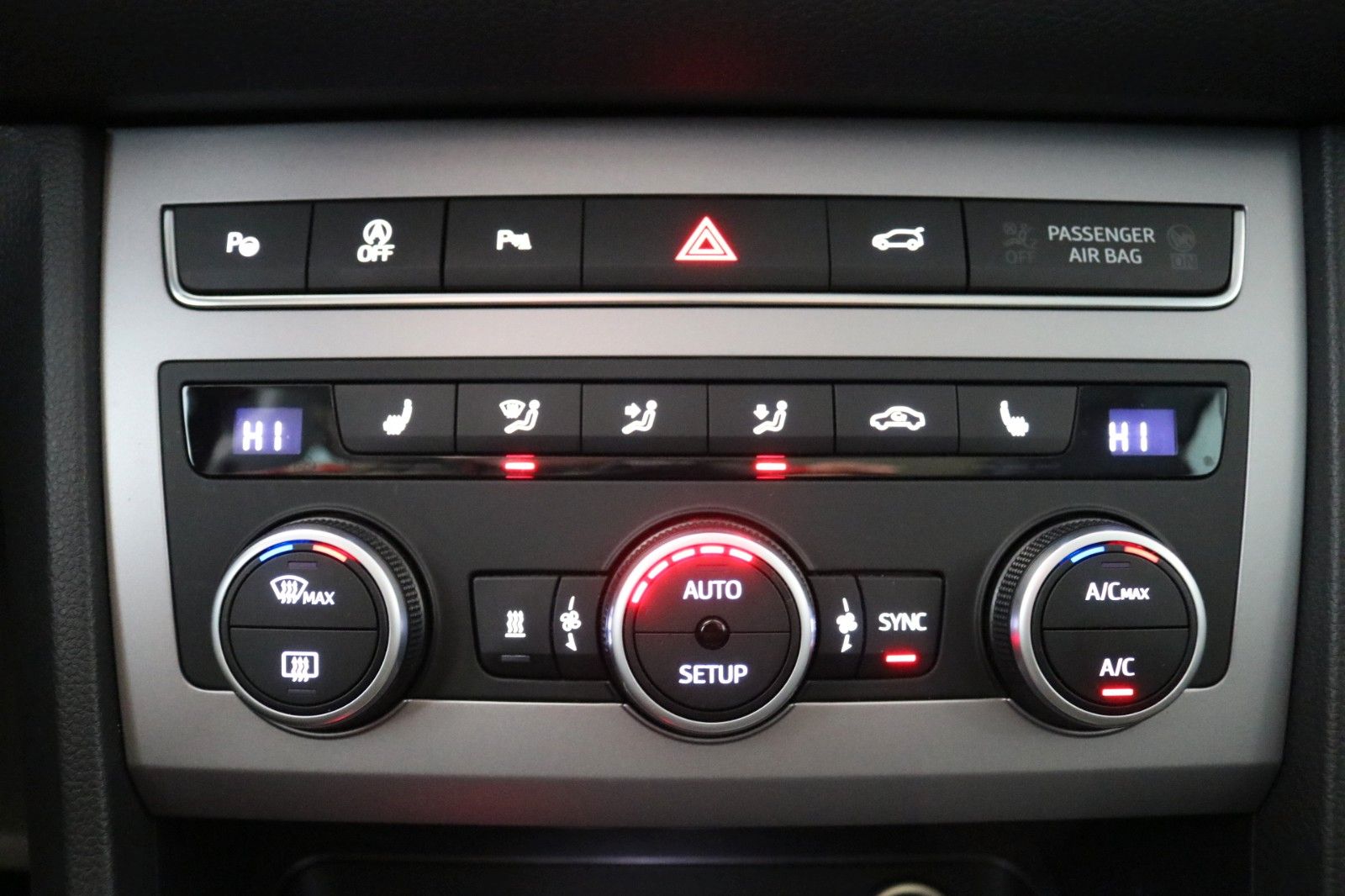 Seat Ateca FR Kamera Memory STHZ AHK Pano DAB+