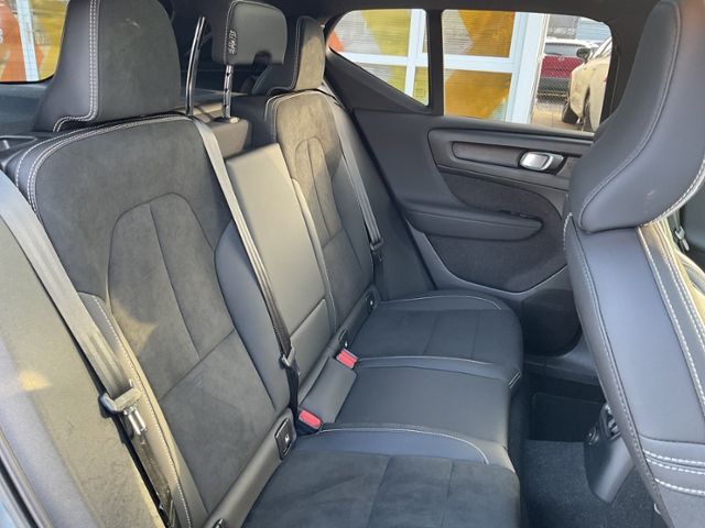 Volvo XC40 T5 Ultimate Dark Plug-In 2WD AHK PANO ACC