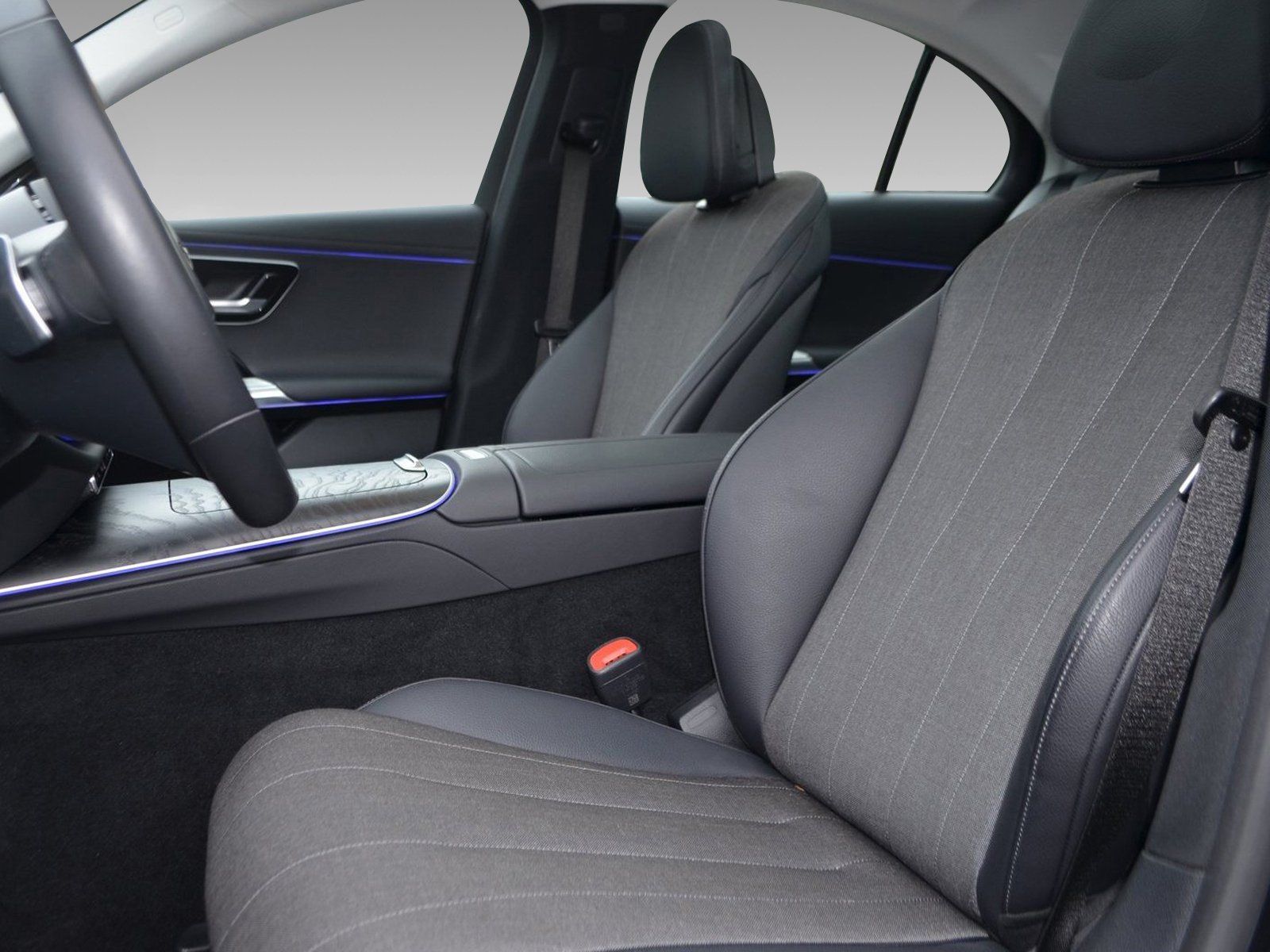 Mercedes-Benz E 220 d Avantgarde - Samsaru's Car Outlet