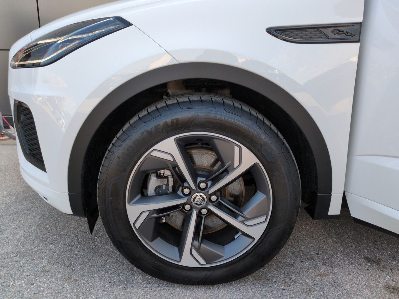 Jaguar E-Pace D200 R-Dynamic SE AWD Pano/Winter Kamera