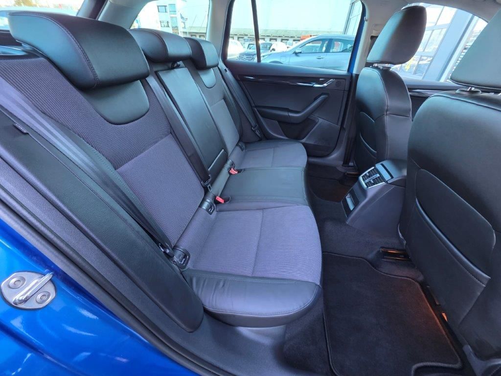 Skoda Octavia Combi 2.0 TDI DSG Style - Samsaru's Car Outlet