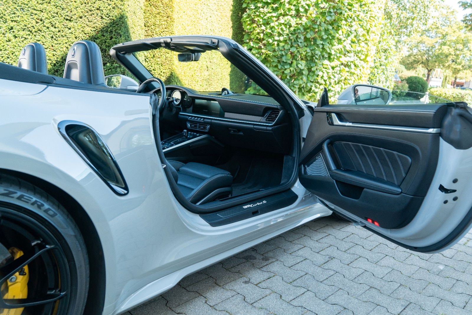 Porsche 992 Turbo S Cabrio/ NACHTSICHT/ INNO DRIVE/ BURM