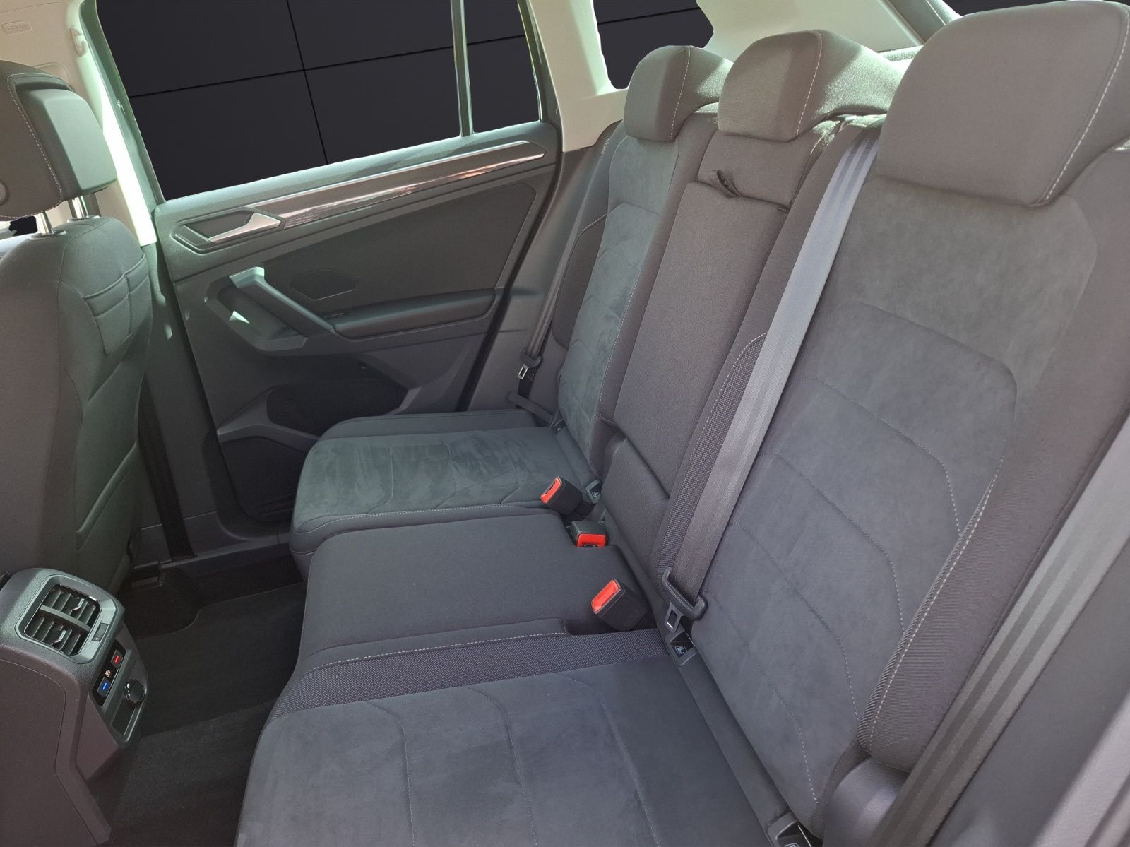 Volkswagen Tiguan TDI Elegance DSG 4M Matrix Navi ACC AHK S
