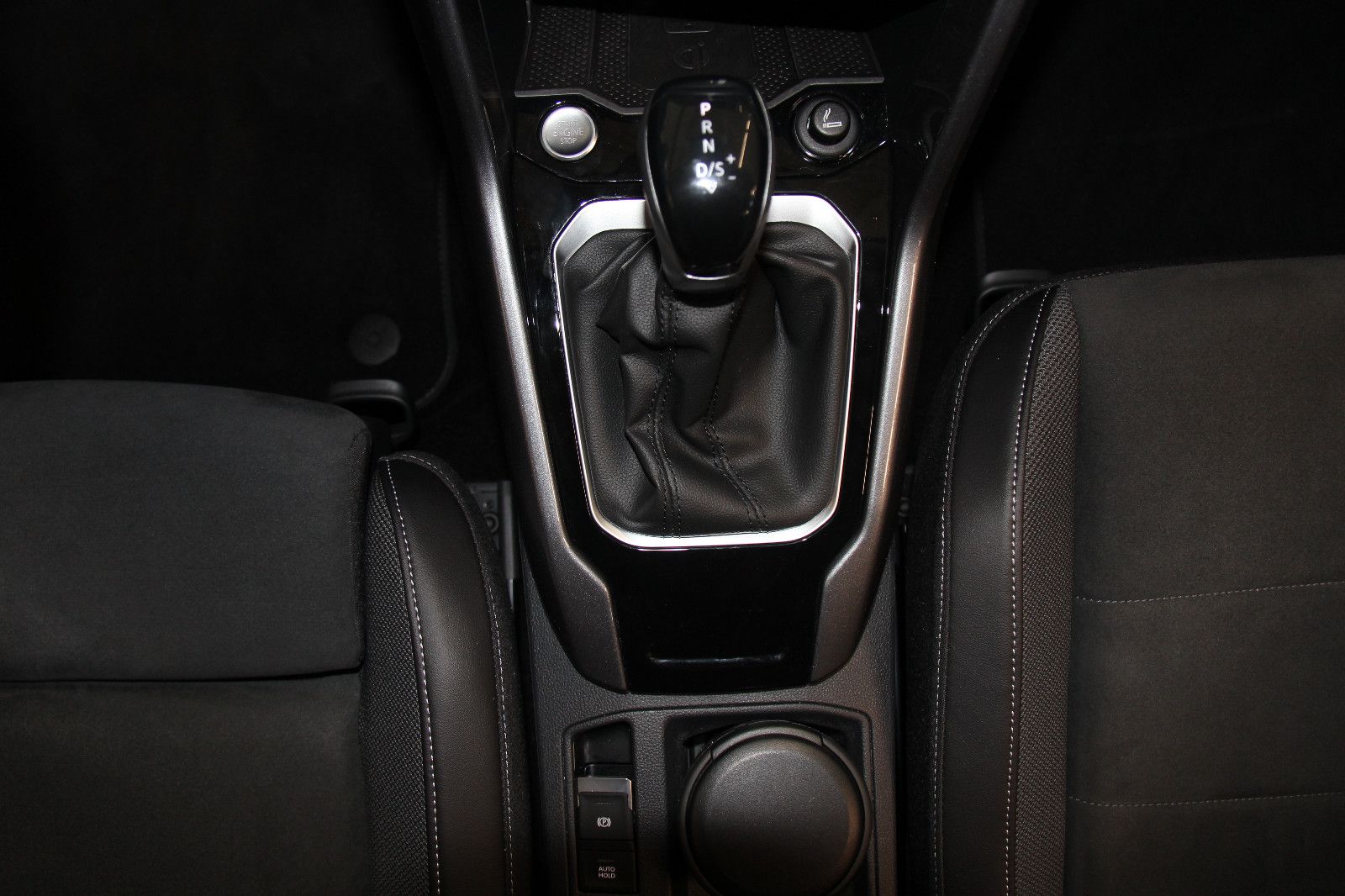 Volkswagen T-Roc Style 1.5 TSI DSG - Samsaru's Car Outlet