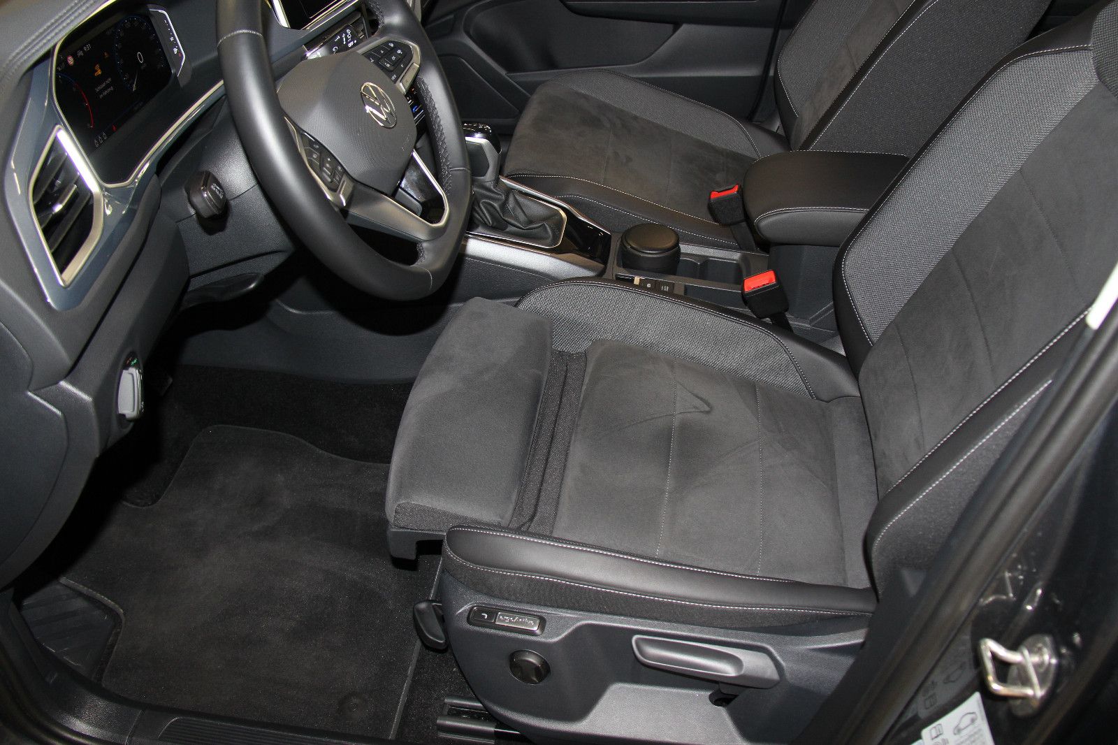 Volkswagen T-Roc Style 1.5 TSI DSG - Samsaru's Car Outlet