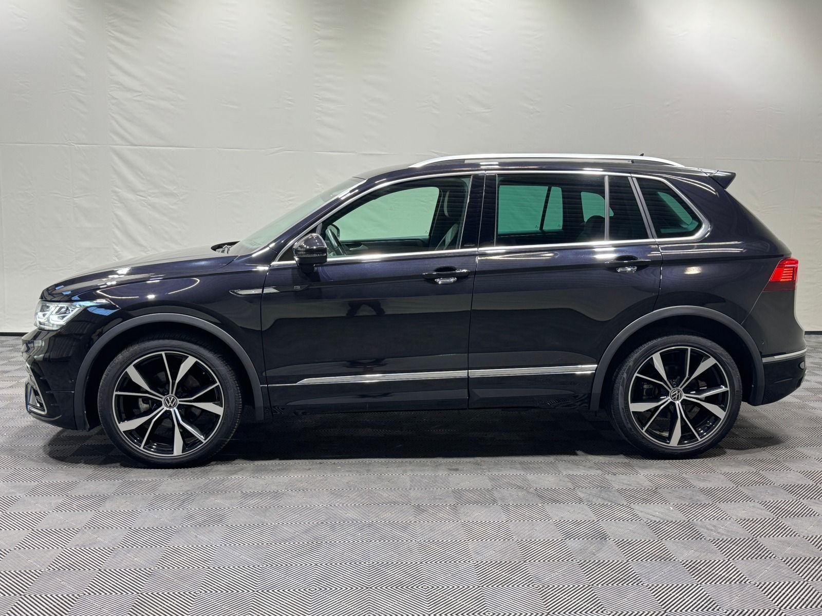 Volkswagen Tiguan R-Line 1.5 TSI DSG - Samsaru's Car Outlet