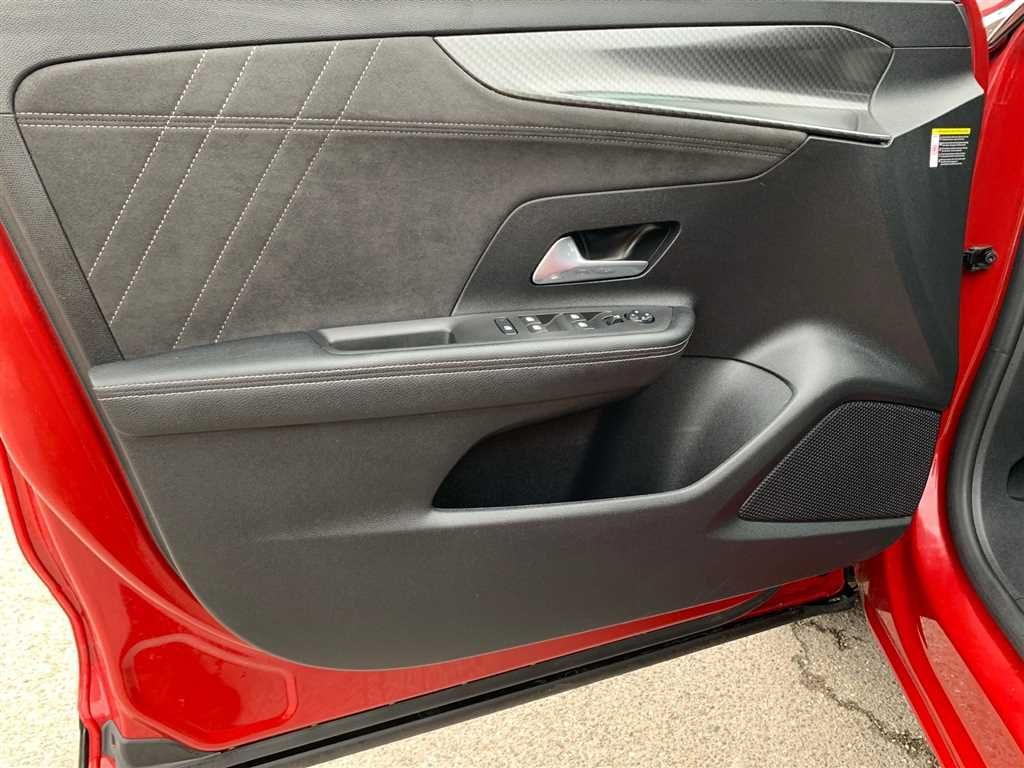 Opel Mokka -e Ultimate - Samsaru's Car Outlet