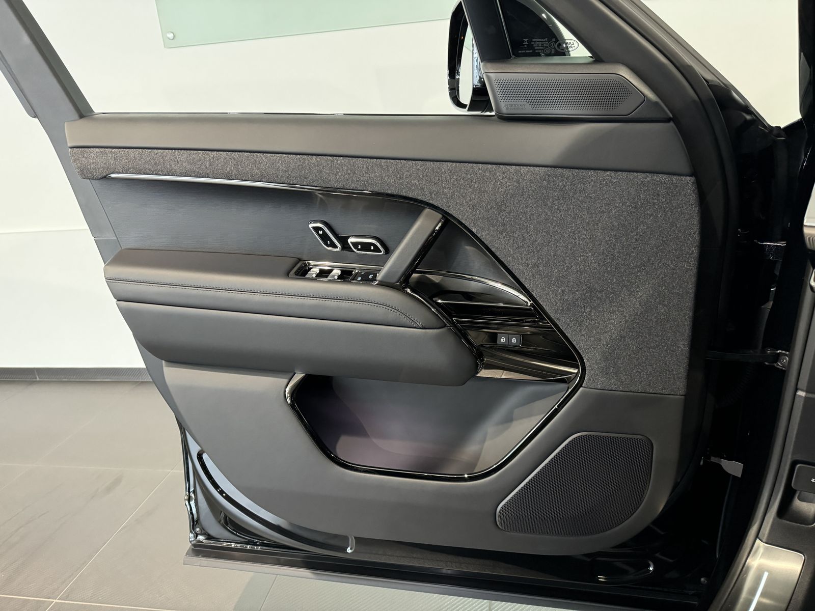 Range Rover Sport Autobiography - Samsaru's Car Outlet