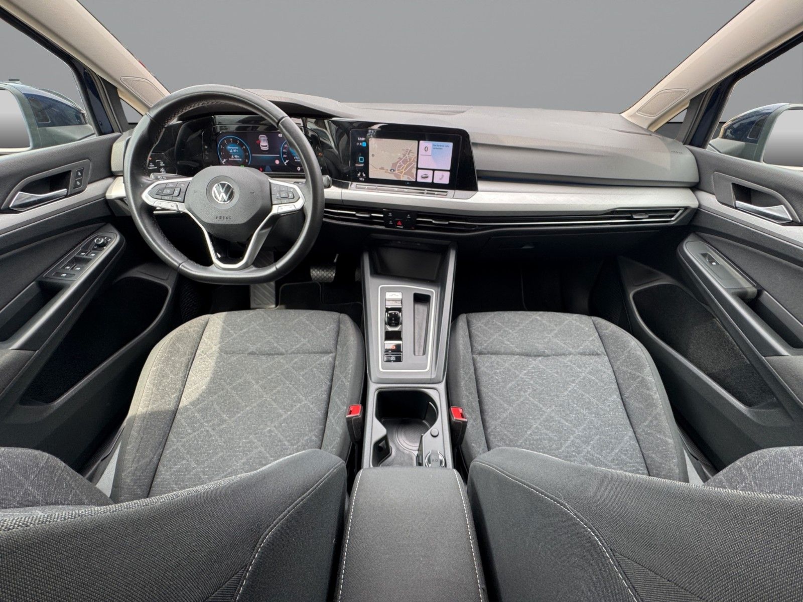 Volkswagen Golf VIII Life eTSI - Samsaru's Car Outlet