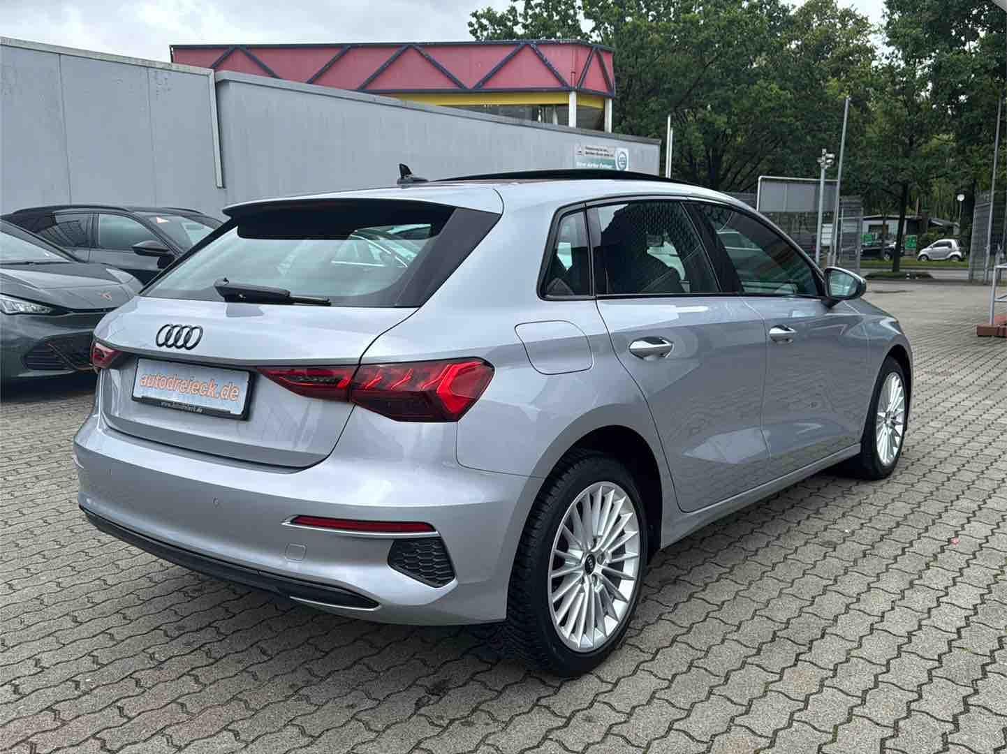 Audi A3 40 TFSIe S line BLACK RAUTE PANO 17Z VC LED