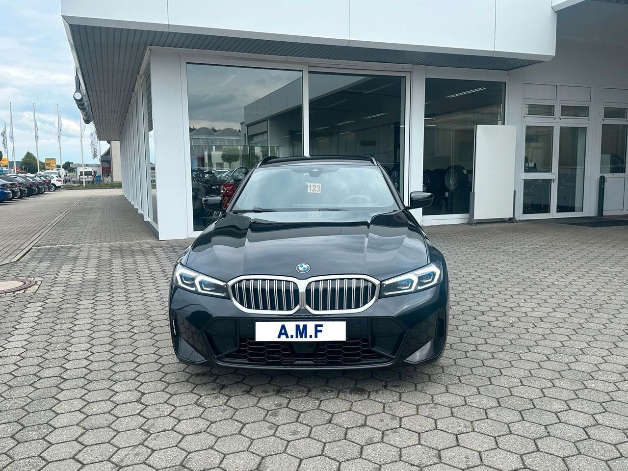 BMW 320d Touring Msport - Samsaru's Car Outlet