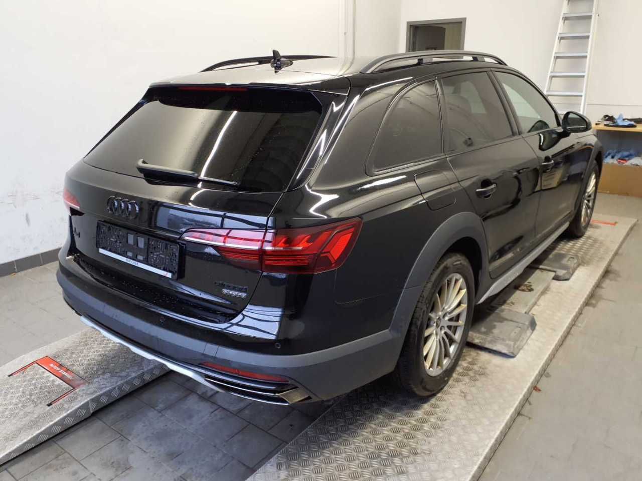 Audi A4 allroad 40 TDI Black AHK Kamera VCplus Navi S