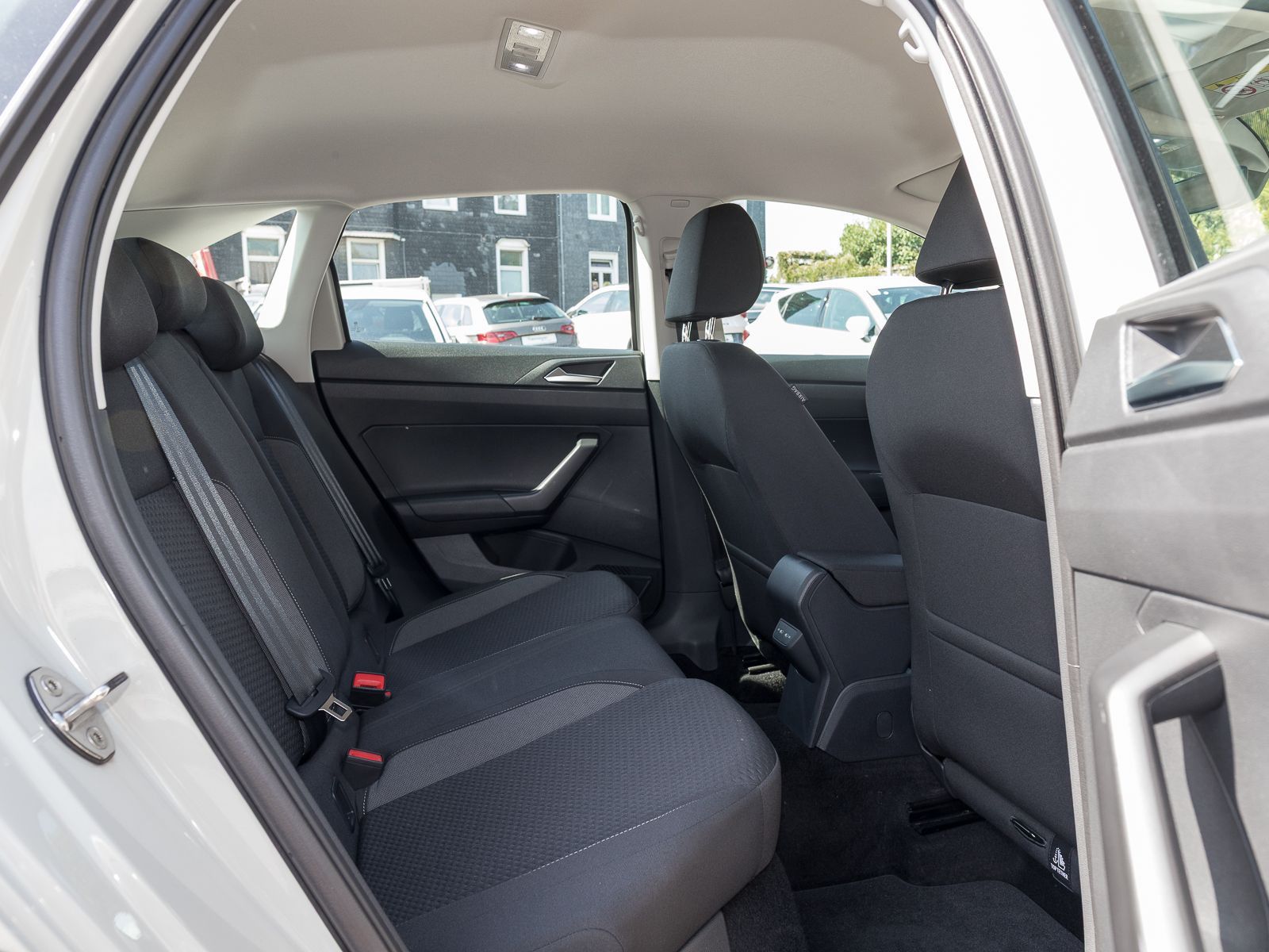 Volkswagen Taigo 1.0 TSI LIFE - Samsaru's Car Outlet