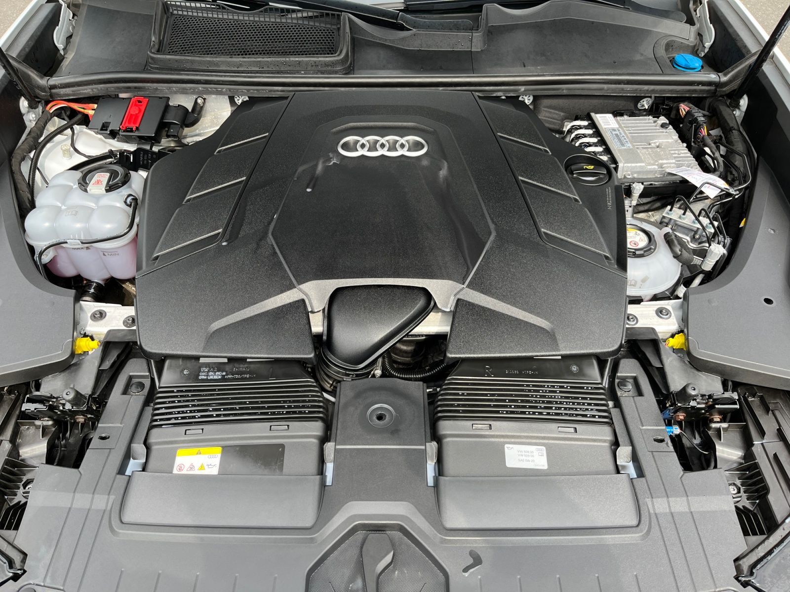 Audi Q8 S-Line 55 TFSIe quattro / HD-Matrix, AHK, B&O