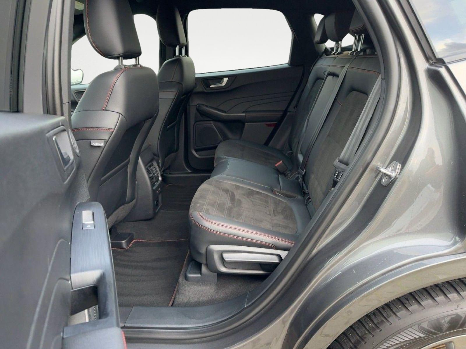 Ford KUGA ST-Line X - Samsaru's Car Outlet