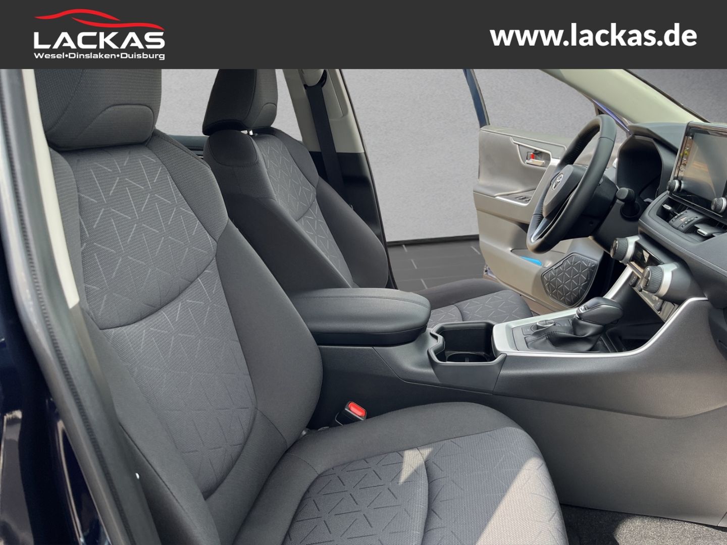Toyota RAV 4 Hybrid 4x4 - Samsaru's Car Outlet