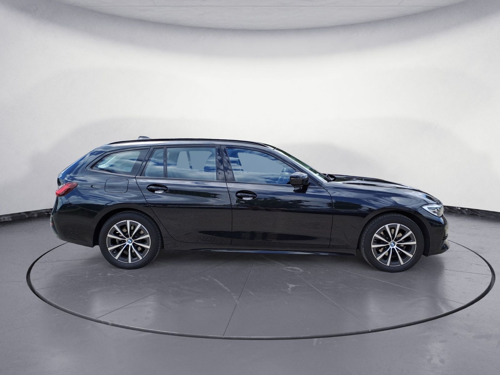 BMW 320d Touring Sport Line - Samsaru's Car Outlet
