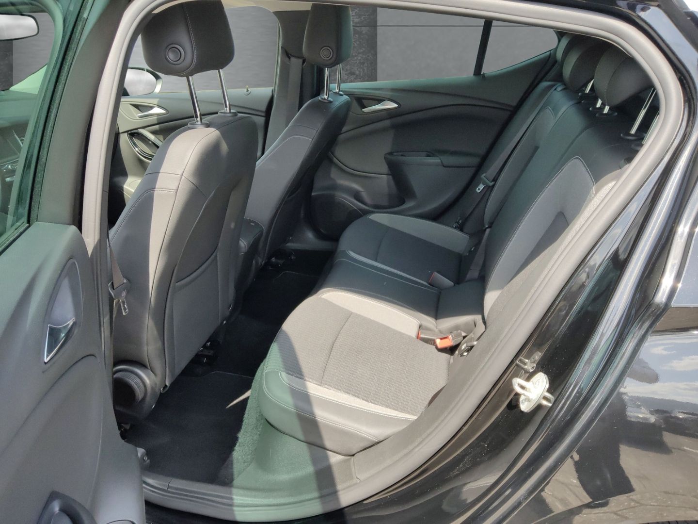 Opel Astra K Business Elegance - Samsaru's Car Outlet