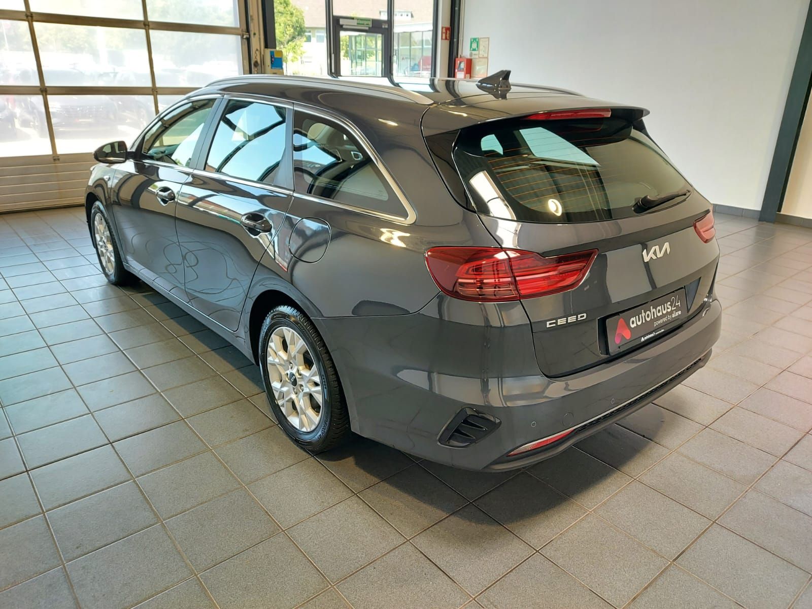 Kia Ceed 1.5 T-GDI Vision - Samsaru's Car Outlet