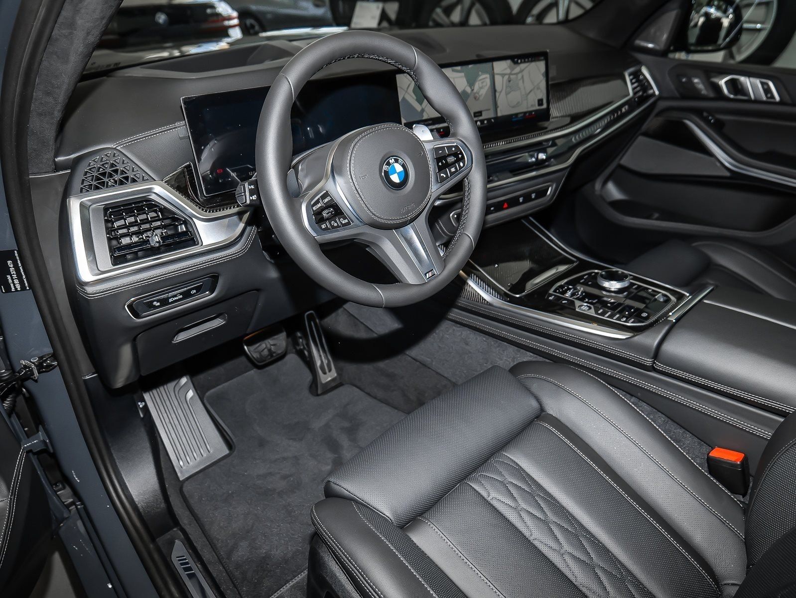 BMW X7 xDrive40d M SPORT PRO+AHK+PANO+HUD+UVM