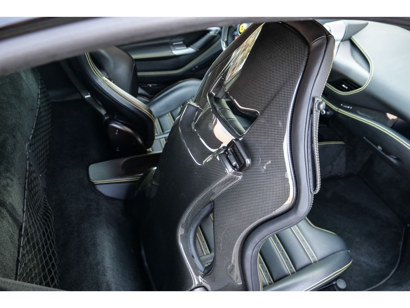 Ferrari F8 Tributo - Samsaru's Car Outlet