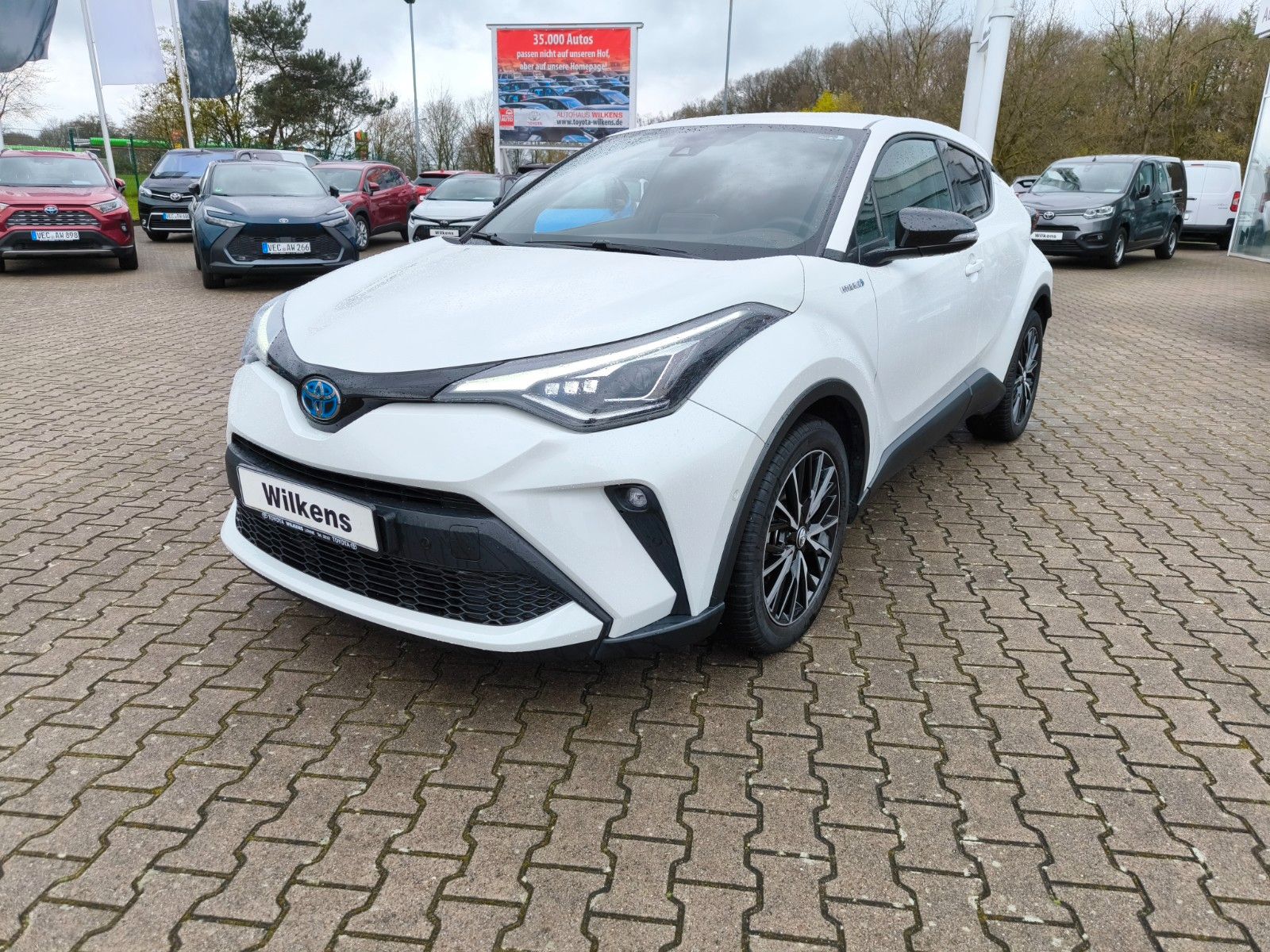 Toyota C-HR Hybrid Lounge - Samsaru's Car Outlet