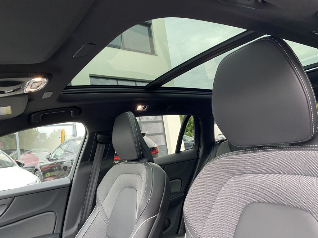 Volvo V60 R-Design Recharge Plug-In Hybrid AWD T6 Twin