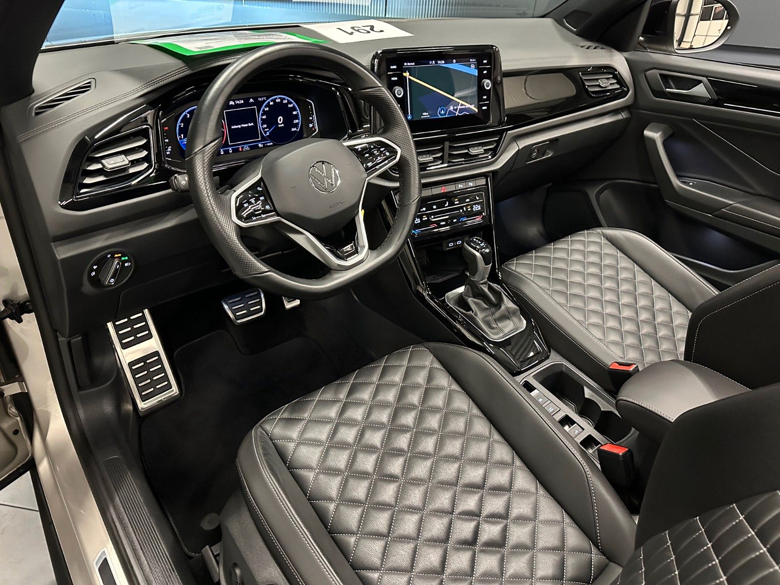Volkswagen T-Roc R-Line Black - Samsaru's Car Outlet