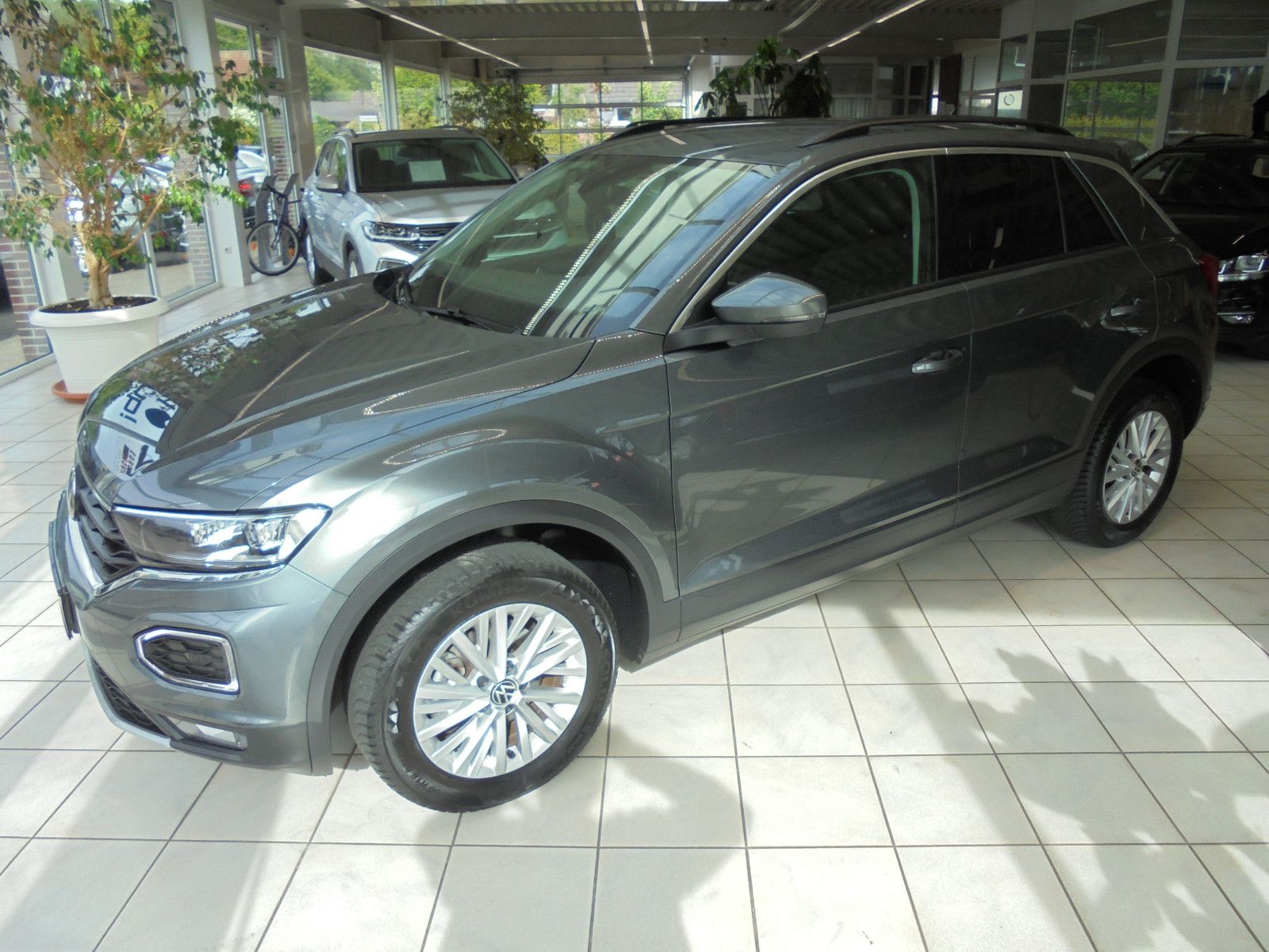 Volkswagen T-Roc Style - Samsaru's Car Outlet