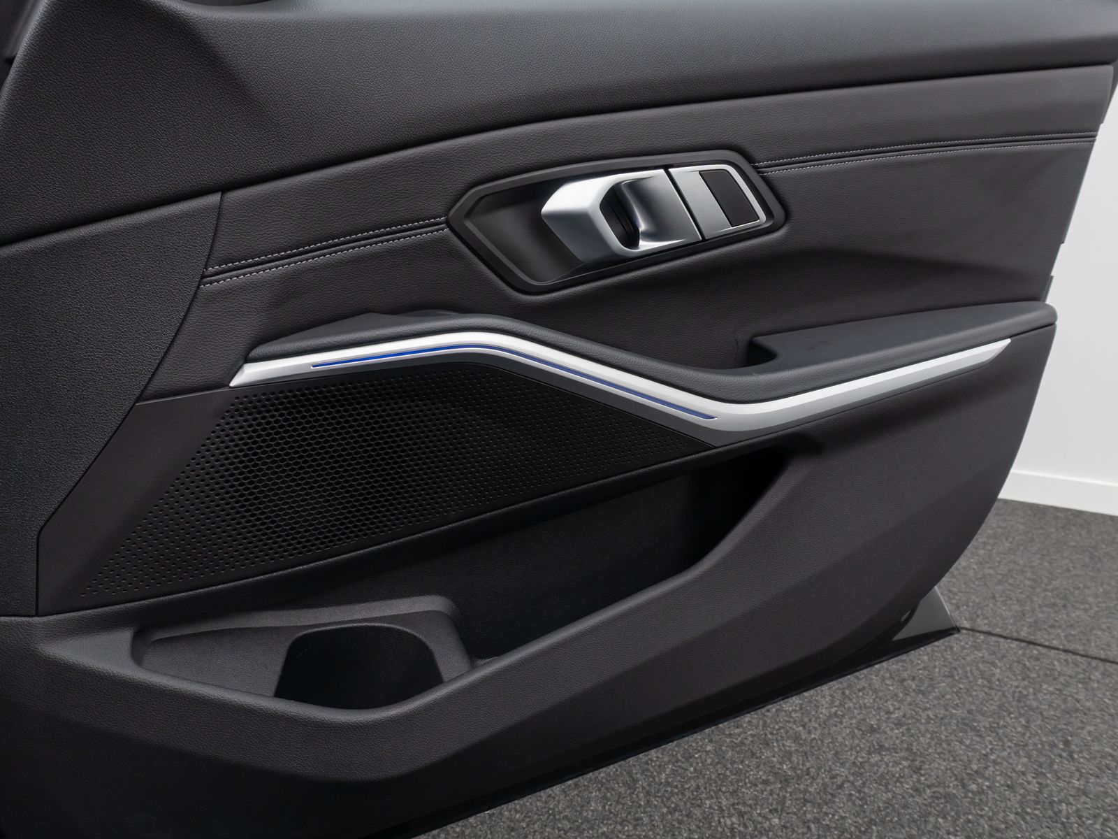 BMW 320d Sport Line - Samsaru's Car Outlet