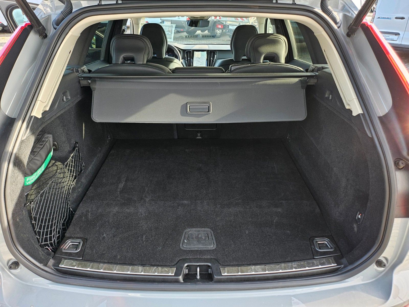 Volvo XC60 Plus Dark Recharge Plug-In Hybrid AWD