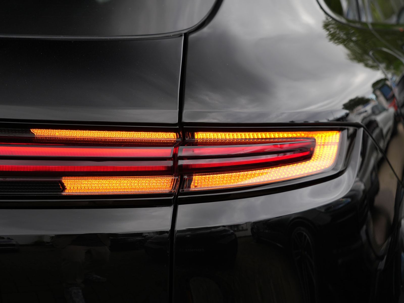Porsche E-Hybrid MY24-INNODRIVE-ACC-LUFTF.-PANO-BOSE-RS