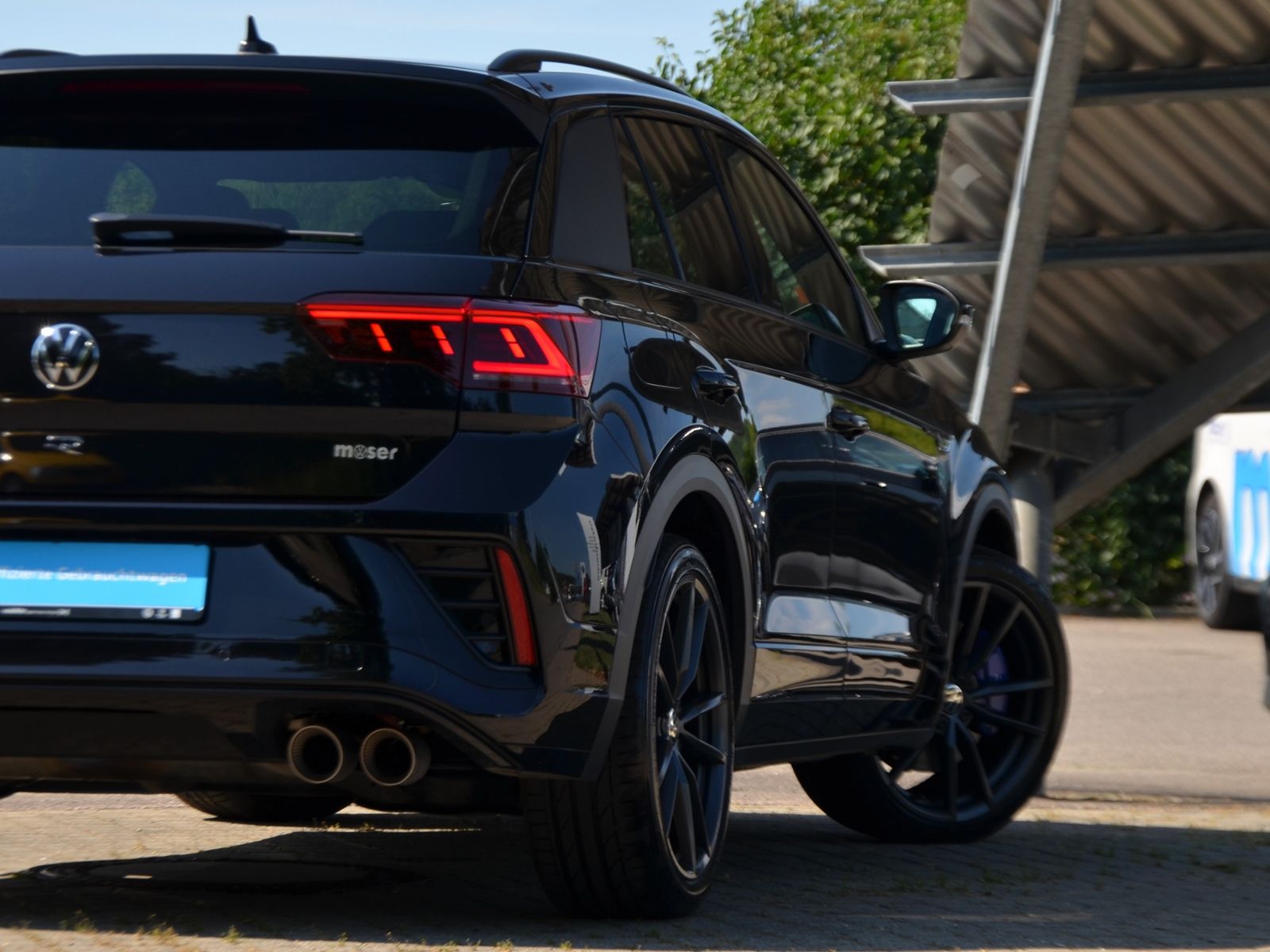 Volkswagen T-Roc R 2.0 TSI 4MOTION - Samsaru's Car Outlet