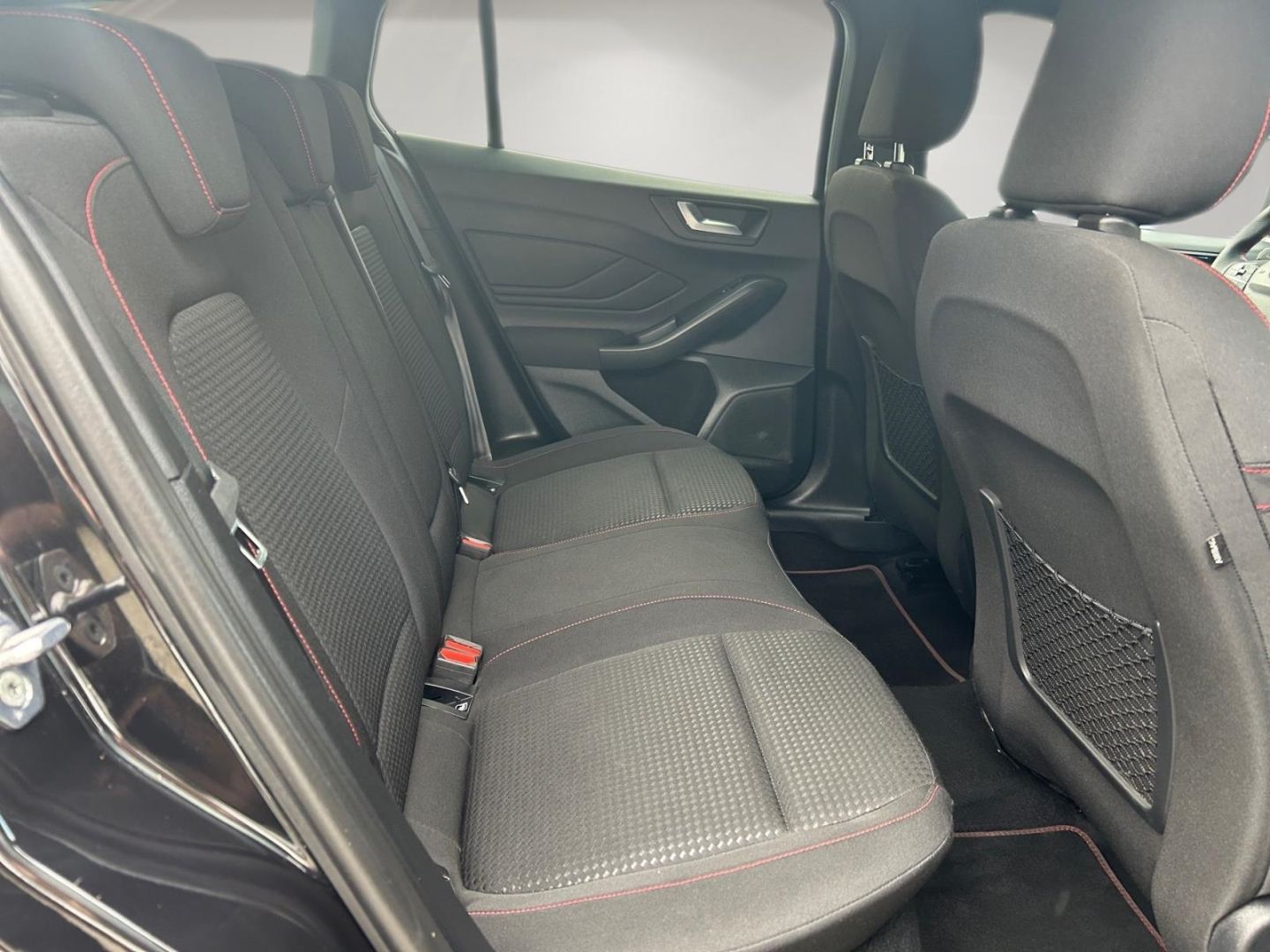 Ford Focus ST-Line X Turnier 1,0l EcoBoost AT AHK-abn