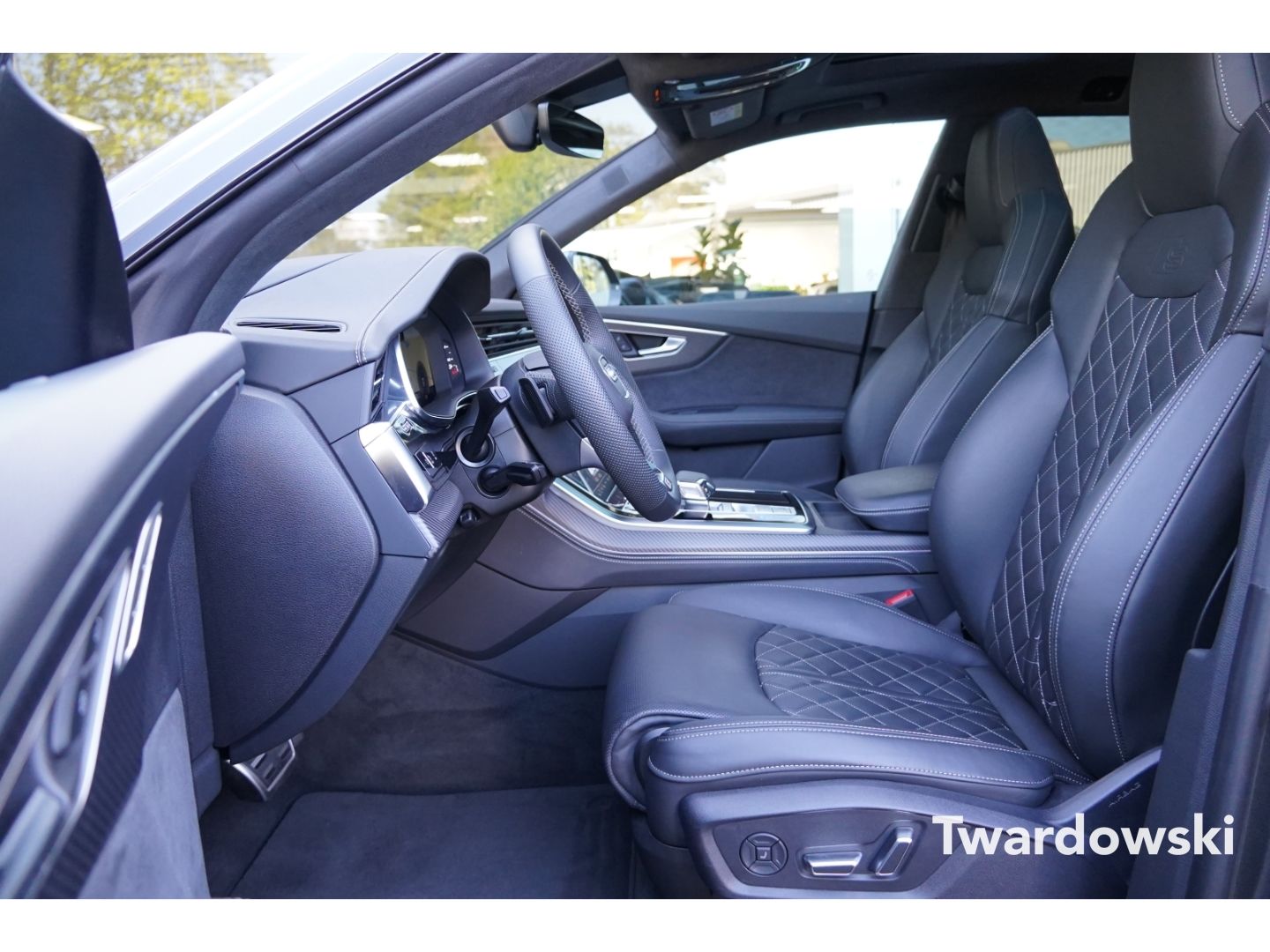 Audi Q8 S line Pano HUD Matrix 23'' B&O AHK 360°