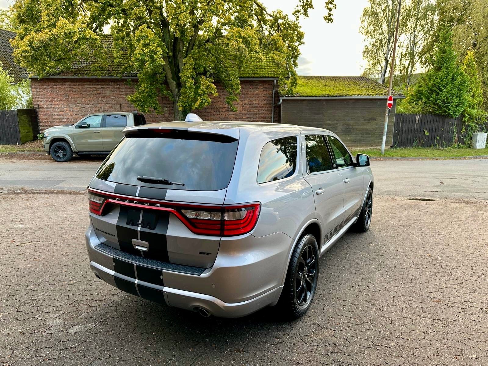 Dodge 3,6 V6*LED*PDC*LEDER*7 SITZER*20 ZOLL*NAVI*